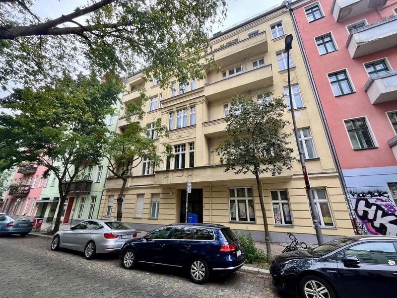Möblierte 2-Zimmer-Wohnung mit Balkon in Friedrichshain — photo 1